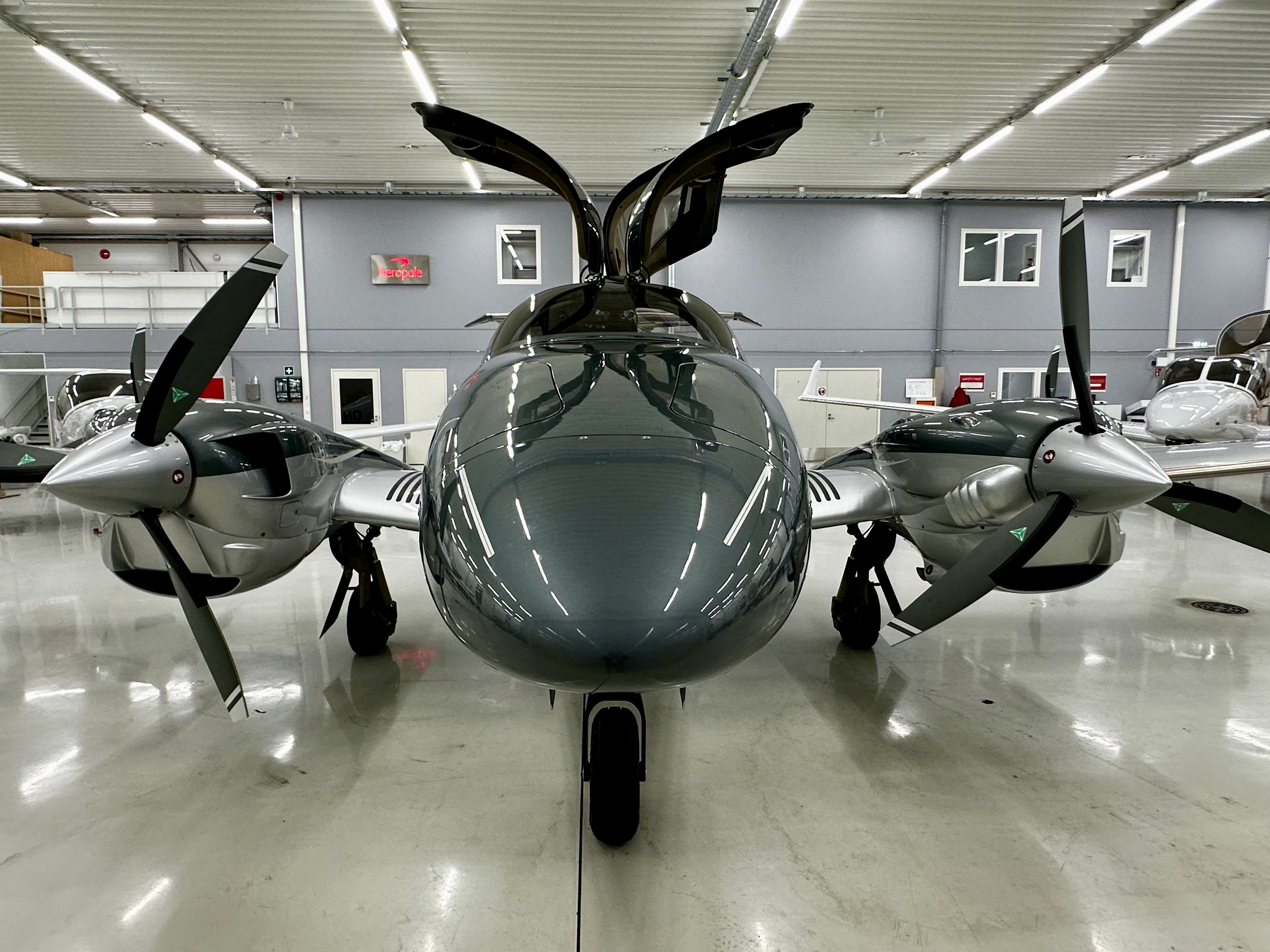 Diamond Aircraft DA62 Year 2022, s/n 62.187, photo 1